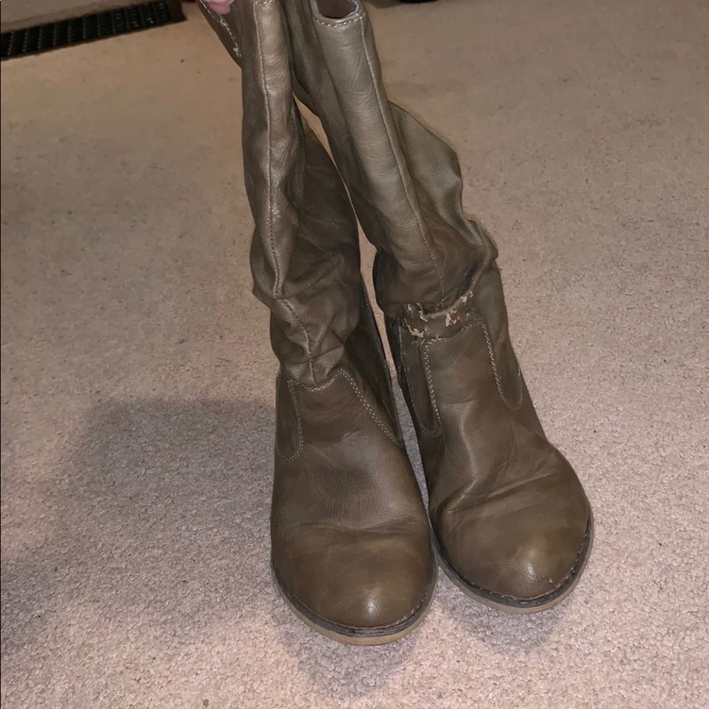 Boots - Picture 2 of 4